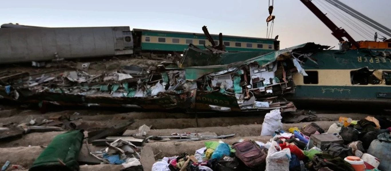  Ανεβαίνει ο αριθμός των νεκρών στο Πακιστάν: 43 τα θύματα από την σιδηροδρομική τραγωδία